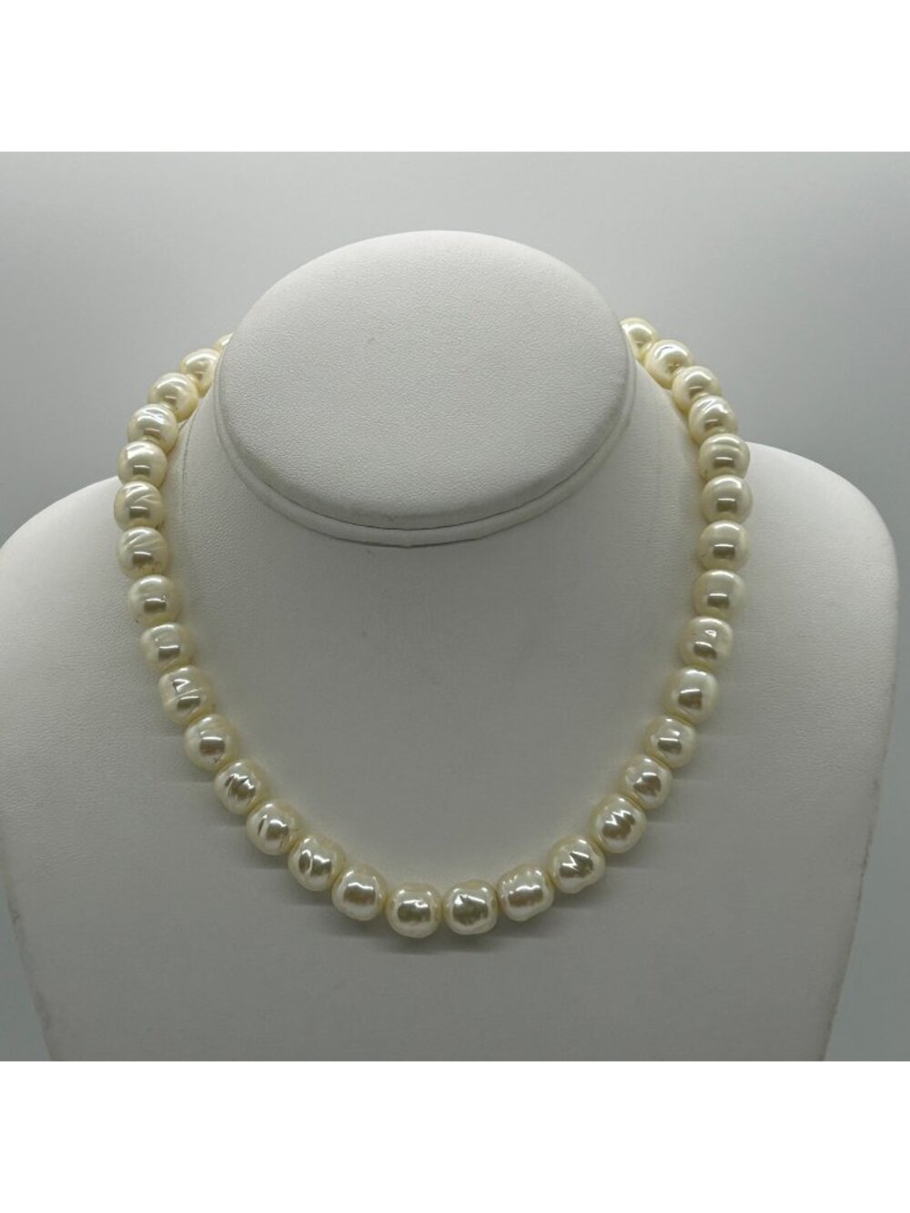 Chunky Cream Faux Pearl Single Strand Statement Choker Beaded Necklace Vintage
